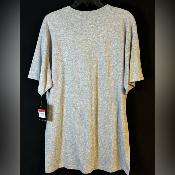 Nike Sportswear Men's T-Shirt Large Regular Fit NWT - Picture 2 of 4